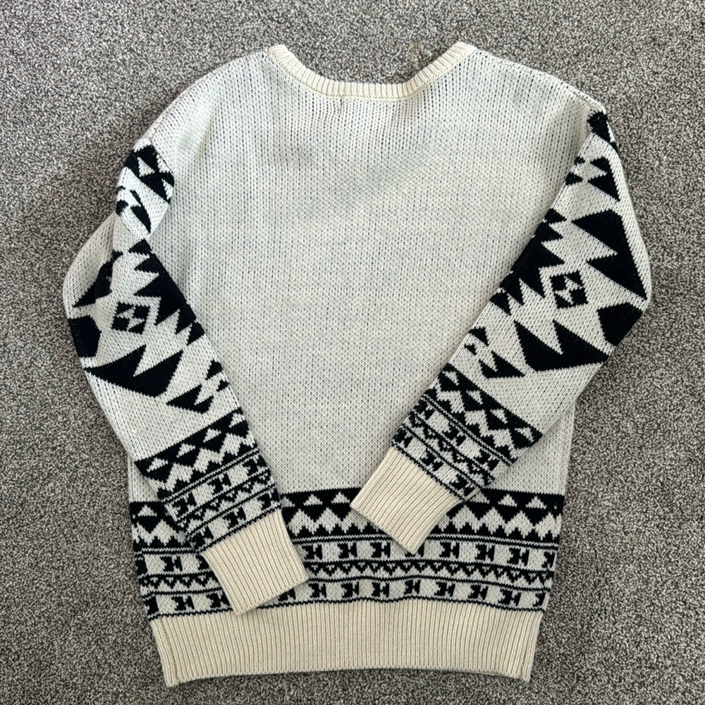 Aztec Design Sweater - Picture 4 of 4